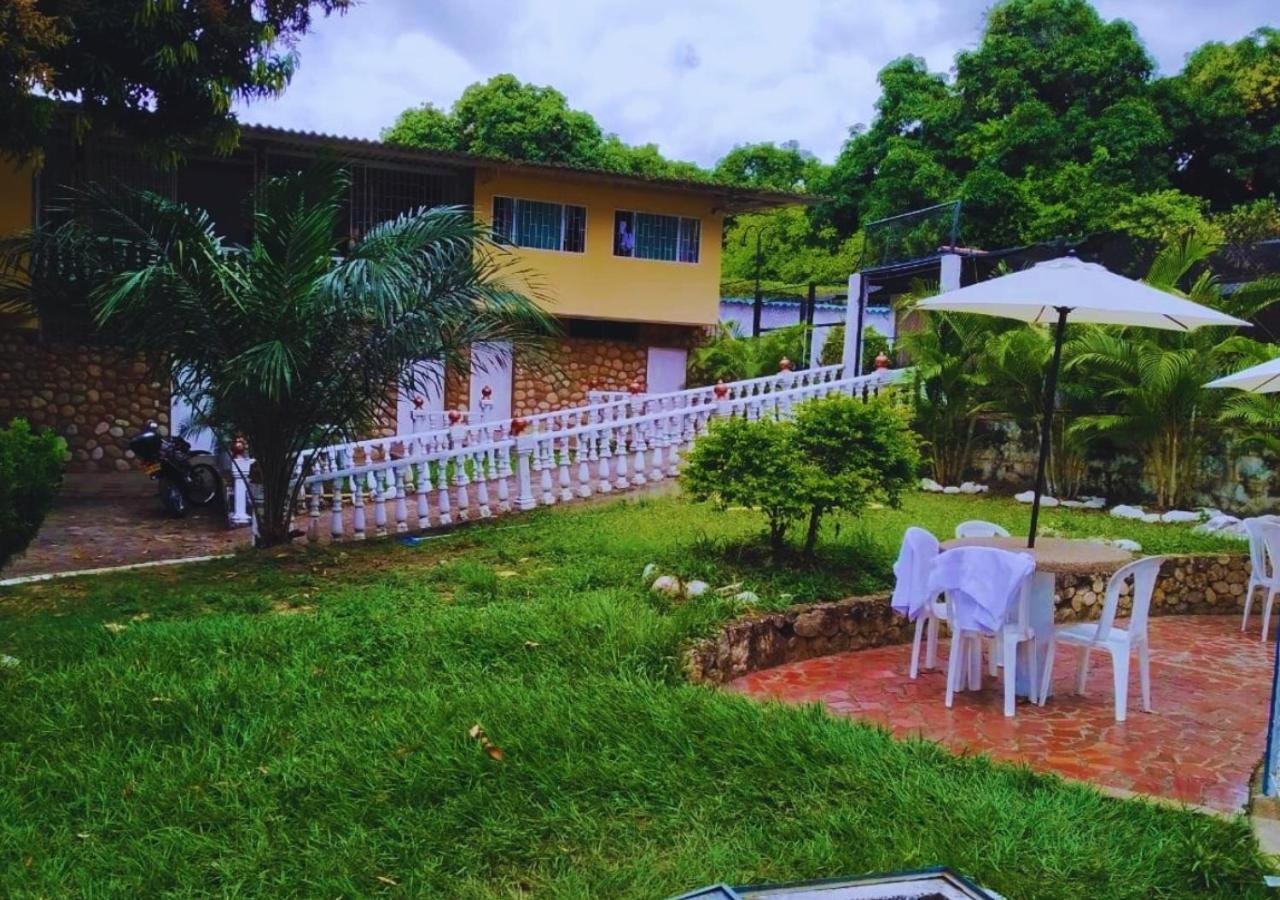 Hotel Villa De Rauzan Melgar Exterior photo