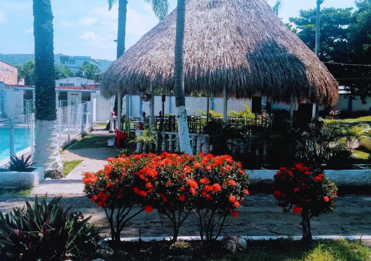 Hotel Villa De Rauzan Melgar Exterior photo